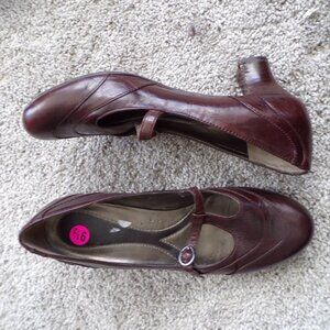 Naturalizer leather mary janes 9.5